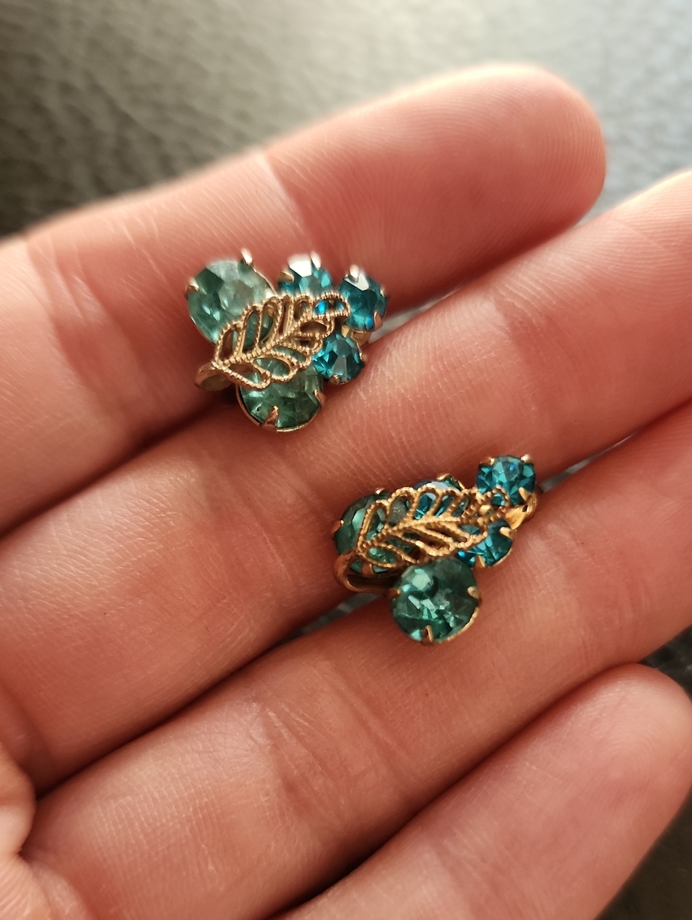 VTG Gold Leaf Teal Crystal Screw-Back Earrings - Women Jewelry